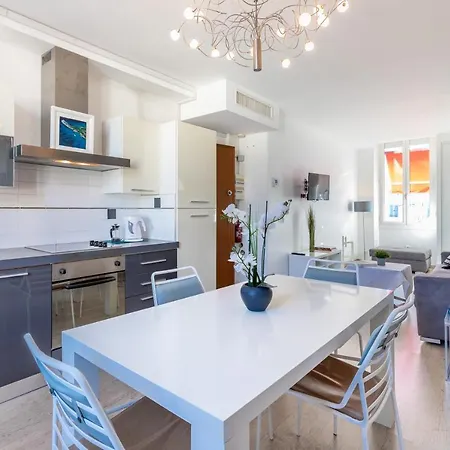 Apartment Suite 42 Notre Dame *
